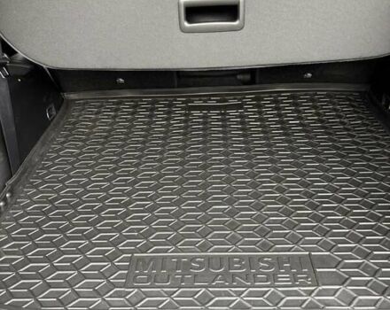 Серый Мицубиси Аутлендер, объемом двигателя 2.49 л и пробегом 11 тыс. км за 38000 $, фото 19 на Automoto.ua