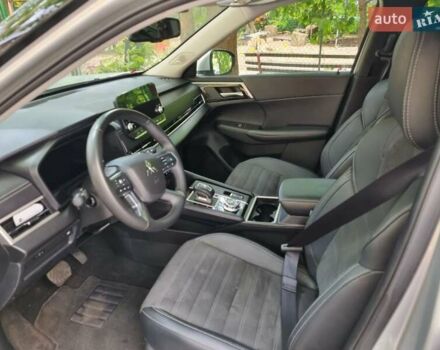 Серый Мицубиси Аутлендер, объемом двигателя 2.49 л и пробегом 3 тыс. км за 32000 $, фото 3 на Automoto.ua