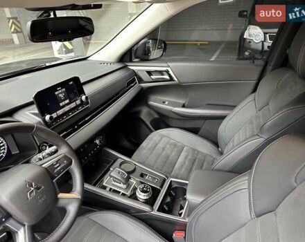 Серый Мицубиси Аутлендер, объемом двигателя 2.49 л и пробегом 6 тыс. км за 34900 $, фото 32 на Automoto.ua