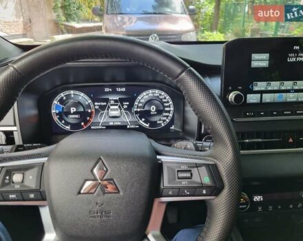 Серый Мицубиси Аутлендер, объемом двигателя 2.49 л и пробегом 3 тыс. км за 32000 $, фото 4 на Automoto.ua