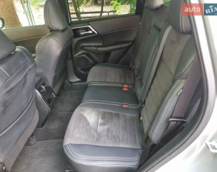 Серый Мицубиси Аутлендер, объемом двигателя 2.49 л и пробегом 3 тыс. км за 32000 $, фото 6 на Automoto.ua