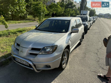 Мицубиси Аутлендер 2003 в Киеве на Automoto.ua Серый Мицубиси Аутлендер, объемом двигателя 2 л и пробегом 256 тыс. км за 5000 $, фото 1 на Automoto.ua