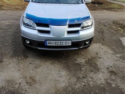 Серый Мицубиси Аутлендер, объемом двигателя 2 л и пробегом 205 тыс. км за 6000 $, фото 1 на Automoto.ua