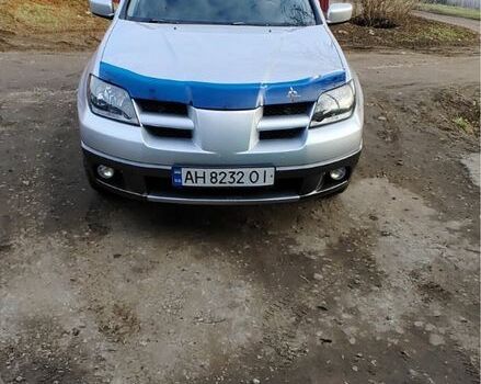 Серый Мицубиси Аутлендер, объемом двигателя 2 л и пробегом 205 тыс. км за 6000 $, фото 1 на Automoto.ua