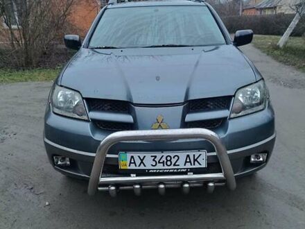 Серый Мицубиси Аутлендер, объемом двигателя 2 л и пробегом 160 тыс. км за 4800 $, фото 1 на Automoto.ua