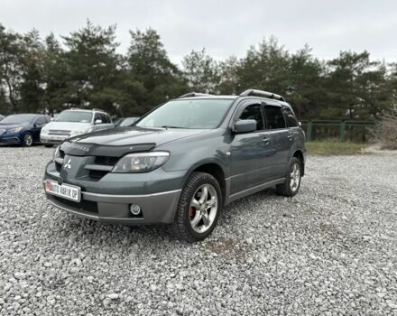 Серый Мицубиси Аутлендер, объемом двигателя 0 л и пробегом 265 тыс. км за 6300 $, фото 1 на Automoto.ua