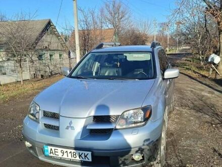 Міцубісі Аутлендер 2003 у Павлограде на Automoto.ua Сірий Міцубісі Аутлендер, об'ємом двигуна 2 л та пробігом 300 тис. км за 5200 $, фото 1 на Automoto.ua