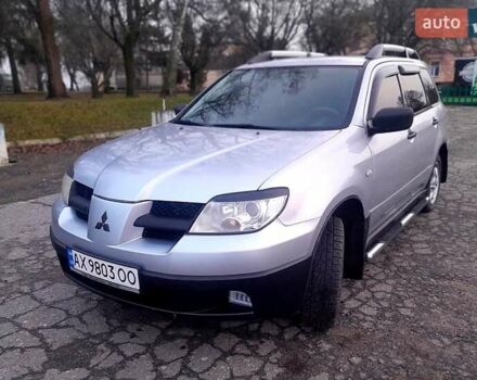 Серый Мицубиси Аутлендер, объемом двигателя 2 л и пробегом 400 тыс. км за 5000 $, фото 1 на Automoto.ua