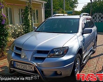 Серый Мицубиси Аутлендер, объемом двигателя 2 л и пробегом 280 тыс. км за 5500 $, фото 1 на Automoto.ua