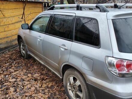 Серый Мицубиси Аутлендер, объемом двигателя 2 л и пробегом 371 тыс. км за 5700 $, фото 1 на Automoto.ua