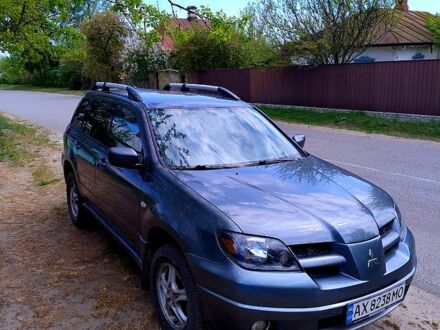 Міцубісі Аутлендер 2003 у Ахтырке на Automoto.ua Сірий Міцубісі Аутлендер, об'ємом двигуна 2 л та пробігом 315 тис. км за 5200 $, фото 1 на Automoto.ua