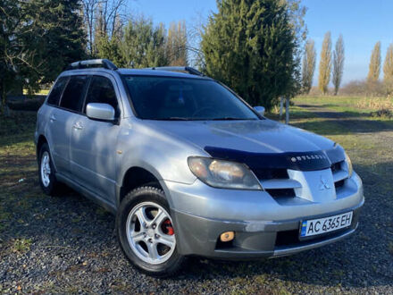 Серый Мицубиси Аутлендер, объемом двигателя 2 л и пробегом 250 тыс. км за 5700 $, фото 1 на Automoto.ua