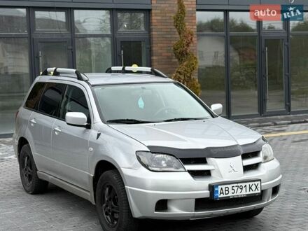 Серый Мицубиси Аутлендер, объемом двигателя 2.38 л и пробегом 300 тыс. км за 4800 $, фото 1 на Automoto.ua