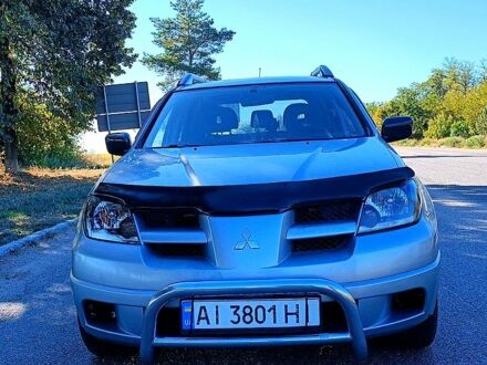 Сірий Міцубісі Аутлендер, об'ємом двигуна 2 л та пробігом 219 тис. км за 6500 $, фото 1 на Automoto.ua