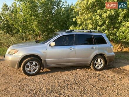 Мицубиси Аутлендер 2003 в Изюме на Automoto.ua Серый Мицубиси Аутлендер, объемом двигателя 2 л и пробегом 185 тыс. км за 8500 $, фото 1 на Automoto.ua