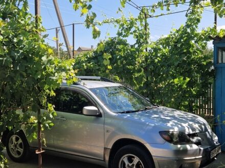 Серый Мицубиси Аутлендер, объемом двигателя 2.4 л и пробегом 250 тыс. км за 4900 $, фото 1 на Automoto.ua