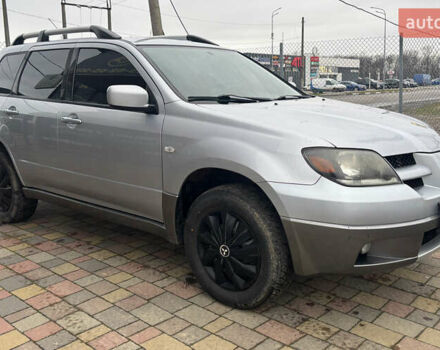 Серый Мицубиси Аутлендер, объемом двигателя 2.38 л и пробегом 256 тыс. км за 6700 $, фото 1 на Automoto.ua