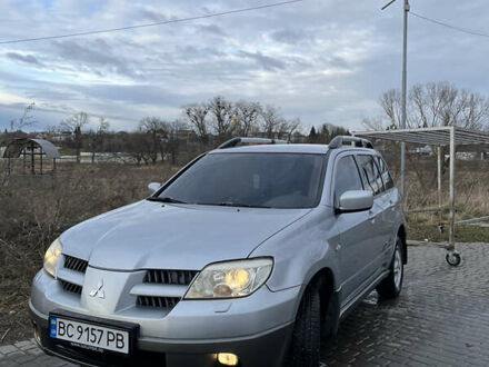Міцубісі Аутлендер 2004 у Львові на Automoto.ua Сірий Міцубісі Аутлендер, об'ємом двигуна 2 л та пробігом 263 тис. км за 6399 $, фото 1 на Automoto.ua