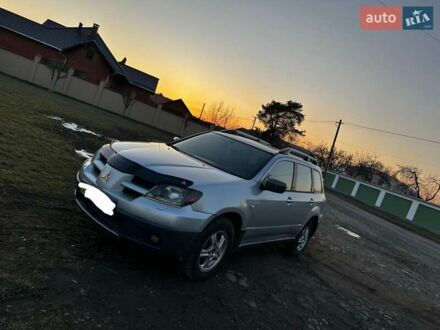 Мицубиси Аутлендер 2004 в Мукачеве на Automoto.ua Серый Мицубиси Аутлендер, объемом двигателя 2.35 л и пробегом 273 тыс. км за 5500 $, фото 1 на Automoto.ua