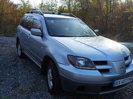 Серый Мицубиси Аутлендер, объемом двигателя 2.4 л и пробегом 317 тыс. км за 5200 $, фото 1 на Automoto.ua