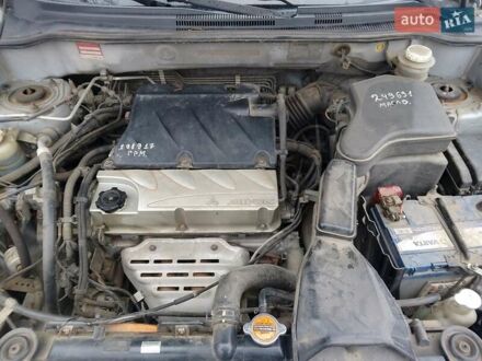 Серый Мицубиси Аутлендер, объемом двигателя 2.38 л и пробегом 255 тыс. км за 6000 $, фото 1 на Automoto.ua