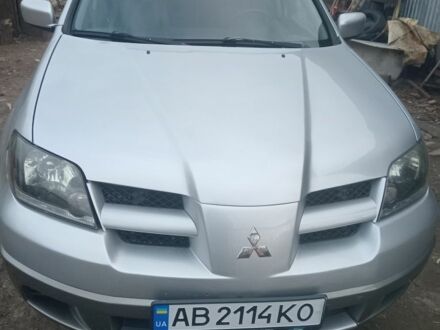 Мицубиси Аутлендер 2004 в Виннице на Automoto.ua Серый Мицубиси Аутлендер, объемом двигателя 2 л и пробегом 221 тыс. км за 6500 $, фото 1 на Automoto.ua