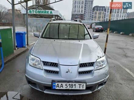 Мицубиси Аутлендер 2004 в Киеве на Automoto.ua Серый Мицубиси Аутлендер, объемом двигателя 2.4 л и пробегом 262 тыс. км за 4900 $, фото 1 на Automoto.ua