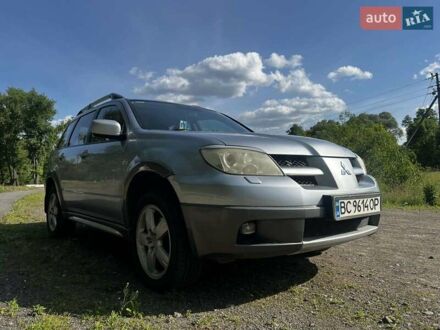 Мицубиси Аутлендер 2005 в Малине на Automoto.ua Серый Мицубиси Аутлендер, объемом двигателя 2.38 л и пробегом 165 тыс. км за 6000 $, фото 1 на Automoto.ua