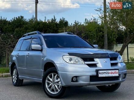 Мицубиси Аутлендер 2005 в Хмельницком на Automoto.ua Серый Мицубиси Аутлендер, объемом двигателя 2 л и пробегом 330 тыс. км за 4499 $, фото 1 на Automoto.ua