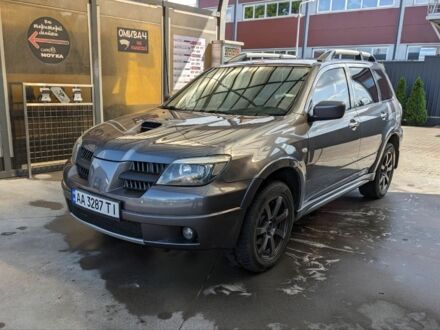 Міцубісі Аутлендер 2005 у Кривому Розі на Automoto.ua Сірий Міцубісі Аутлендер, об'ємом двигуна 2 л та пробігом 263 тис. км за 7700 $, фото 1 на Automoto.ua