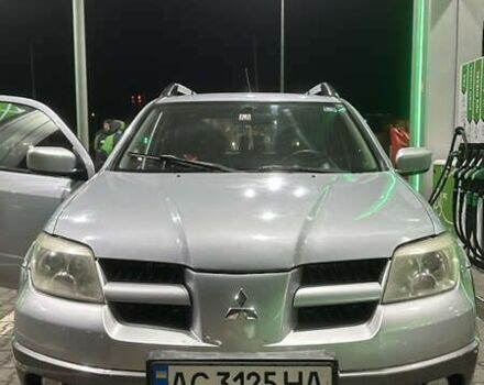 Сірий Міцубісі Аутлендер, об'ємом двигуна 2.4 л та пробігом 330 тис. км за 4405 $, фото 1 на Automoto.ua