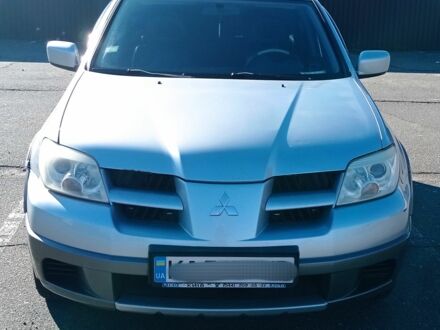 Мицубиси Аутлендер 2005 в Киеве на Automoto.ua Серый Мицубиси Аутлендер, объемом двигателя 0 л и пробегом 170 тыс. км за 5800 $, фото 1 на Automoto.ua