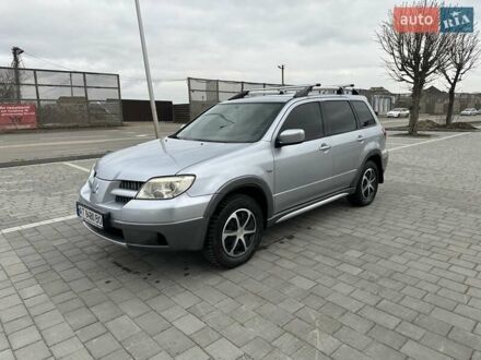 Серый Мицубиси Аутлендер, объемом двигателя 2.38 л и пробегом 246 тыс. км за 5500 $, фото 1 на Automoto.ua