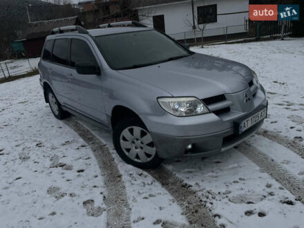 Міцубісі Аутлендер 2005 у Яремче на Automoto.ua Сірий Міцубісі Аутлендер, об'ємом двигуна 2 л та пробігом 238 тис. км за 5600 $, фото 1 на Automoto.ua