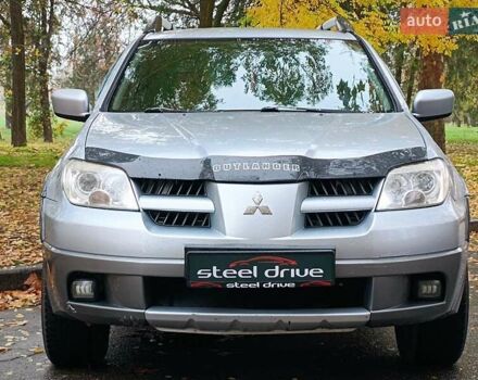 Серый Мицубиси Аутлендер, объемом двигателя 2.38 л и пробегом 266 тыс. км за 6399 $, фото 1 на Automoto.ua