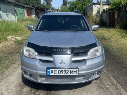 Міцубісі Аутлендер 2005 у Павлограде на Automoto.ua Сірий Міцубісі Аутлендер, об'ємом двигуна 2.4 л та пробігом 193 тис. км за 6300 $, фото 1 на Automoto.ua