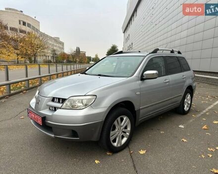 Міцубісі Аутлендер 2005 у Броварах на Automoto.ua Сірий Міцубісі Аутлендер, об'ємом двигуна 2 л та пробігом 236 тис. км за 6800 $, фото 1 на Automoto.ua