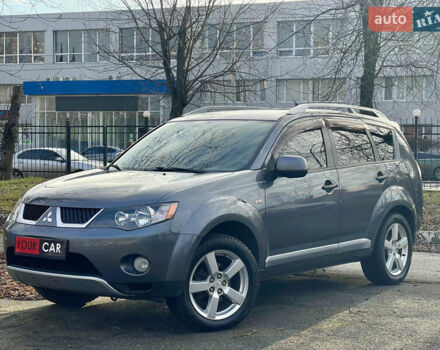 Серый Мицубиси Аутлендер, объемом двигателя 3 л и пробегом 157 тыс. км за 8500 $, фото 1 на Automoto.ua