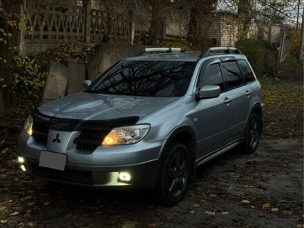 Серый Мицубиси Аутлендер, объемом двигателя 2.4 л и пробегом 282 тыс. км за 7500 $, фото 1 на Automoto.ua