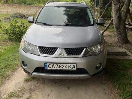 Мицубиси Аутлендер 2006 в Умани на Automoto.ua Серый Мицубиси Аутлендер, объемом двигателя 2 л и пробегом 110 тыс. км за 10700 $, фото 1 на Automoto.ua
