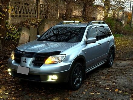 Серый Мицубиси Аутлендер, объемом двигателя 2.4 л и пробегом 285 тыс. км за 7500 $, фото 1 на Automoto.ua