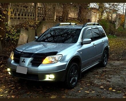 Серый Мицубиси Аутлендер, объемом двигателя 2.4 л и пробегом 285 тыс. км за 7500 $, фото 1 на Automoto.ua