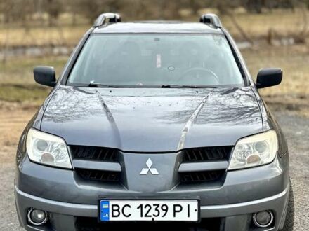 Міцубісі Аутлендер 2006 у Трускавце на Automoto.ua Сірий Міцубісі Аутлендер, об'ємом двигуна 2 л та пробігом 211 тис. км за 6499 $, фото 1 на Automoto.ua