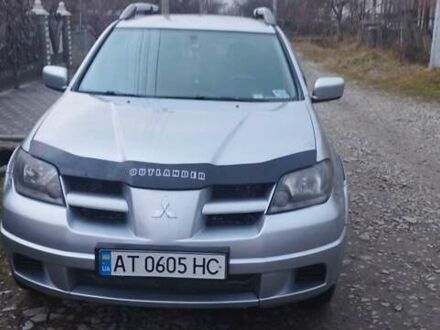 Серый Мицубиси Аутлендер, объемом двигателя 2.4 л и пробегом 261 тыс. км за 5700 $, фото 1 на Automoto.ua
