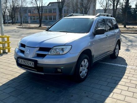 Мицубиси Аутлендер 2006 в Черкассах на Automoto.ua Серый Мицубиси Аутлендер, объемом двигателя 2 л и пробегом 281 тыс. км за 7100 $, фото 1 на Automoto.ua