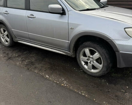 Серый Мицубиси Аутлендер, объемом двигателя 2 л и пробегом 288 тыс. км за 4300 $, фото 1 на Automoto.ua