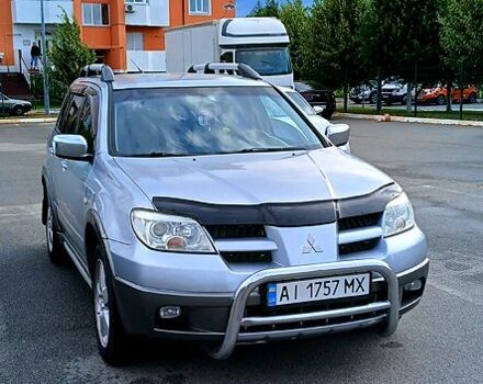 Серый Мицубиси Аутлендер, объемом двигателя 2.4 л и пробегом 260 тыс. км за 5250 $, фото 1 на Automoto.ua