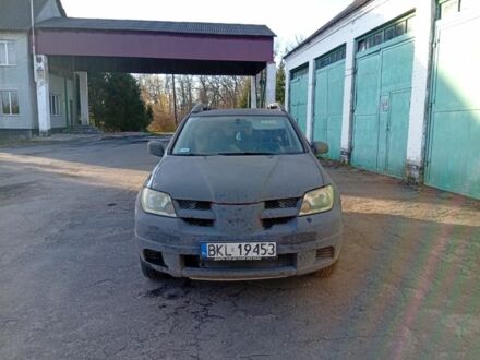 Серый Мицубиси Аутлендер, объемом двигателя 2 л и пробегом 250 тыс. км за 2800 $, фото 1 на Automoto.ua