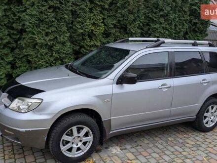 Серый Мицубиси Аутлендер, объемом двигателя 2 л и пробегом 226 тыс. км за 5500 $, фото 1 на Automoto.ua