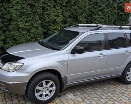 Серый Мицубиси Аутлендер, объемом двигателя 2 л и пробегом 226 тыс. км за 5500 $, фото 1 на Automoto.ua